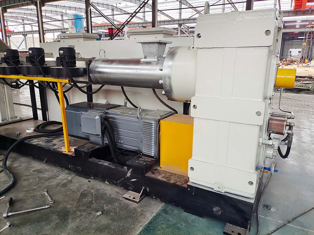 YJP-Variable-Speed-AC-Motor-for-plastic- 1